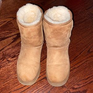 Womens Short Chestnut UGG